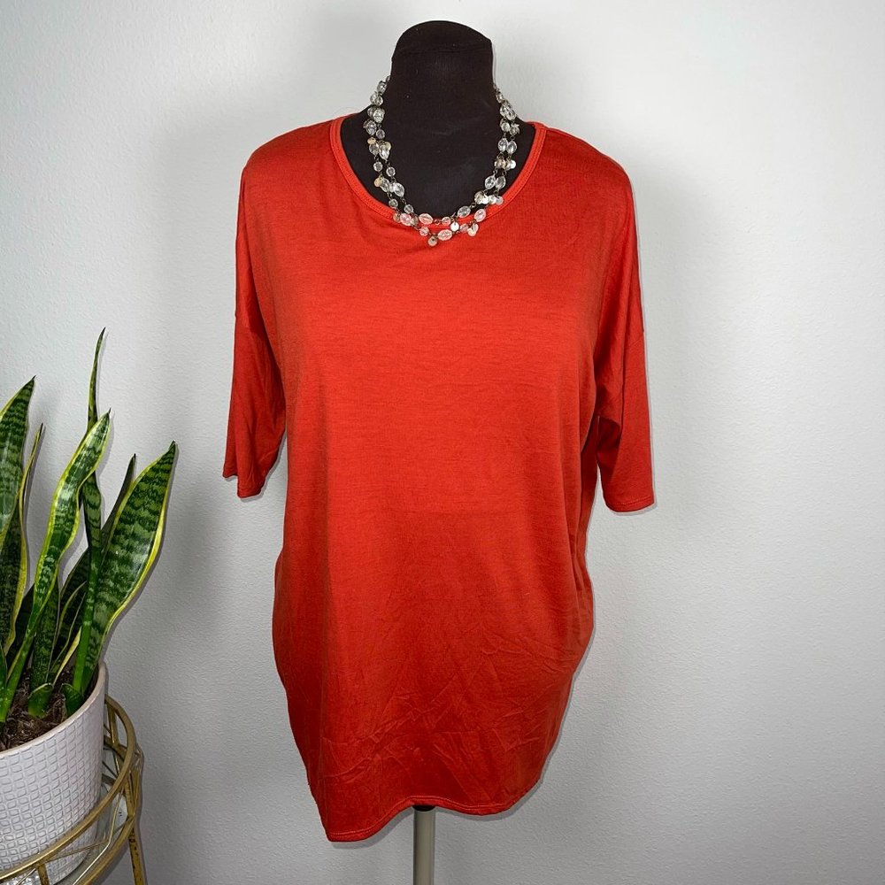 •LuLaRoe• M(12-14) Irma Top